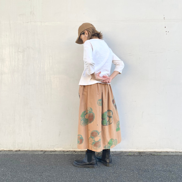 手染めコットンネルのふんわりスカート / Flower × grayish pink 14枚目の画像
