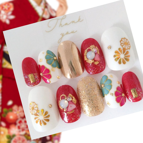 成人式や振袖に◇赤と緑と金の菊模様と古典柄の和柄のネイルチップ  