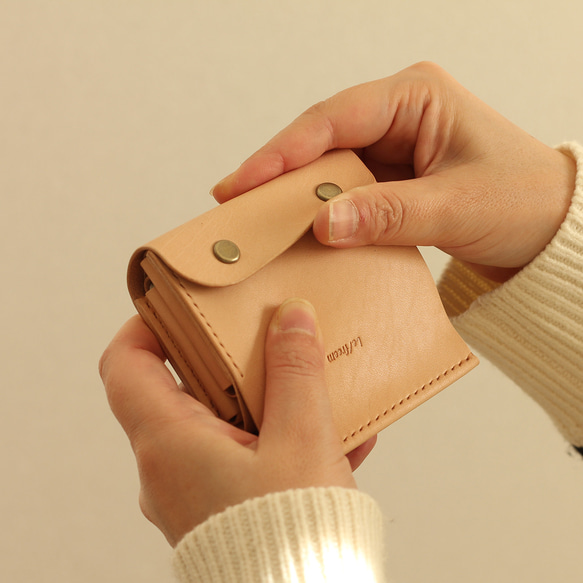 紙袋の形をモチーフにした 可愛い二つ折り財布 LF-016 ヌメ革 レザー財布 ミニ財布 ウォレット 革財布 8枚目の画像