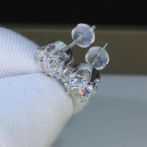 【newデザイン】輝く王冠　モアサナイト  ダイヤモンド　ピアス　k18 3枚目の画像
