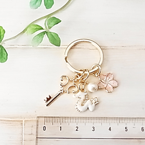 昇り白龍＆霞桜 干支キーホルダー＊コットンパール付＊辰年＊白