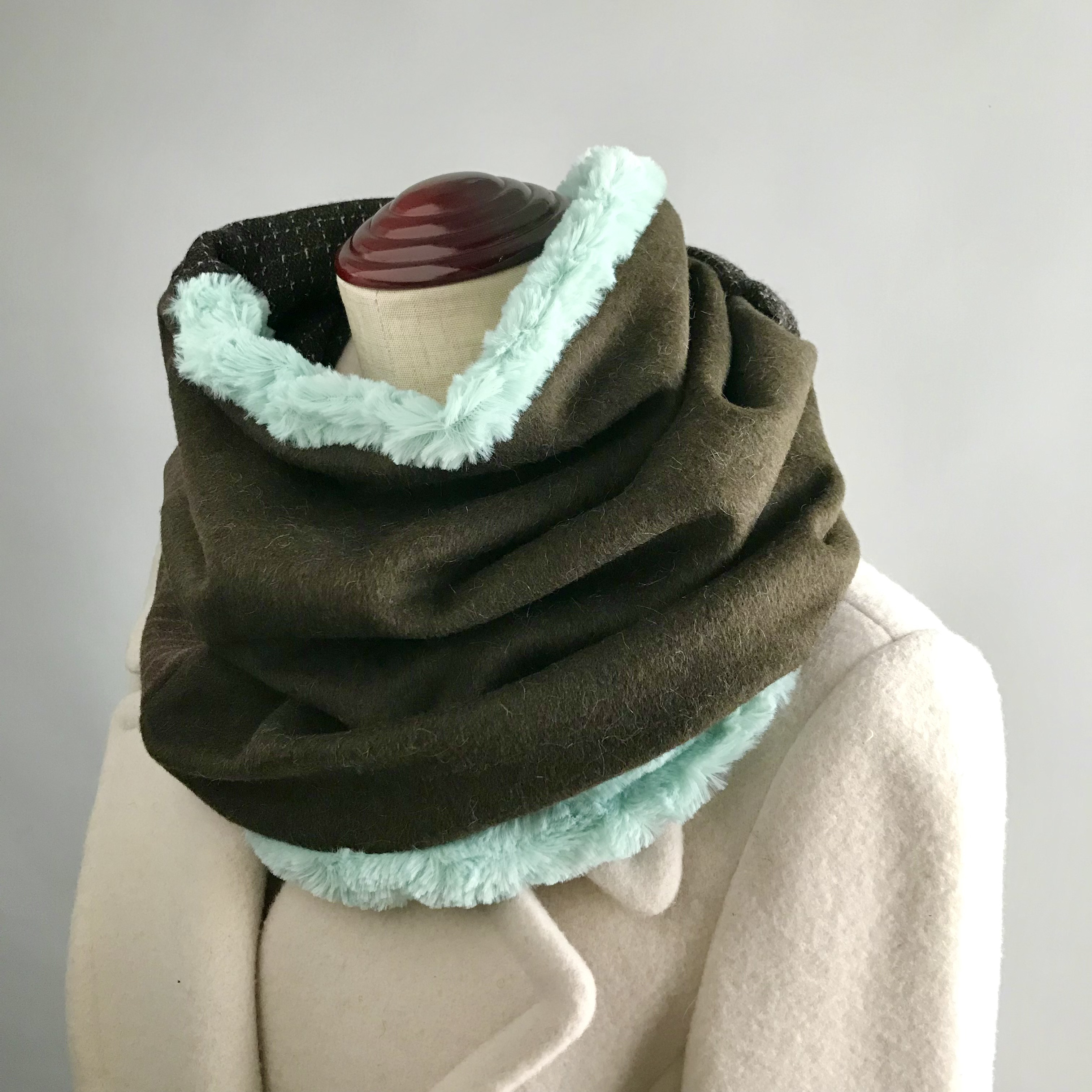 チョコミントカラーの可愛いパッチワークスヌード