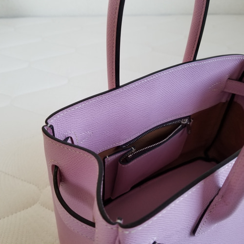 上品で可愛らしいハンドバッグ』（フランス産レザー モーヴ