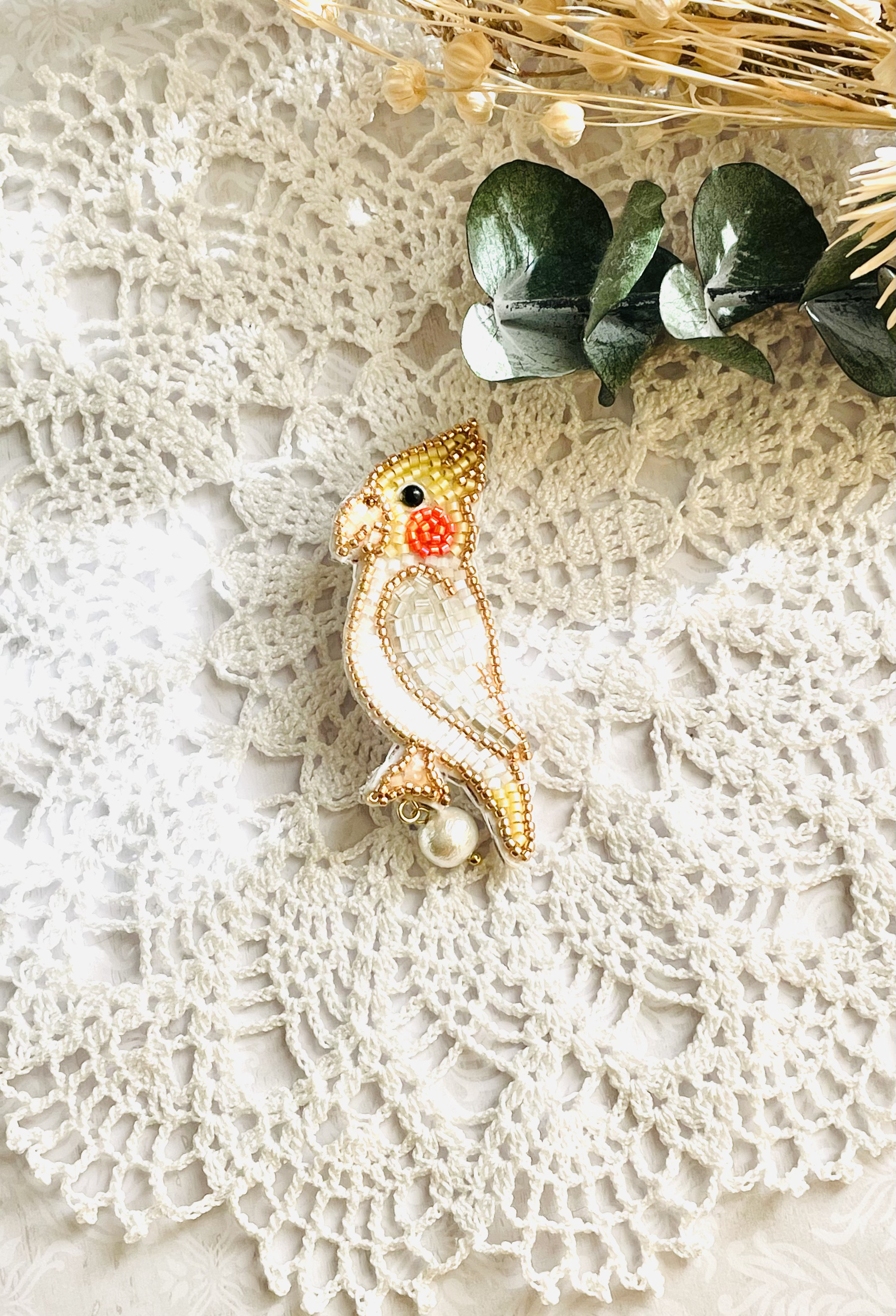 オートクチュール　ビーズ刺繍　ホワイトオオカミブローチ
