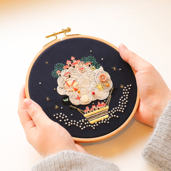 刺繍キット「夢見る羊の街」《空想街雑貨店》 7枚目の画像