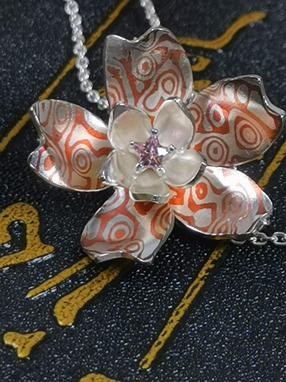 桜の花のネックレス 2枚目の画像
