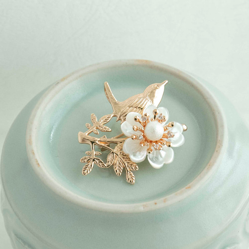 桜と小鳥のブローチ 白蝶貝 シェルフラワー 卒業式・入学式