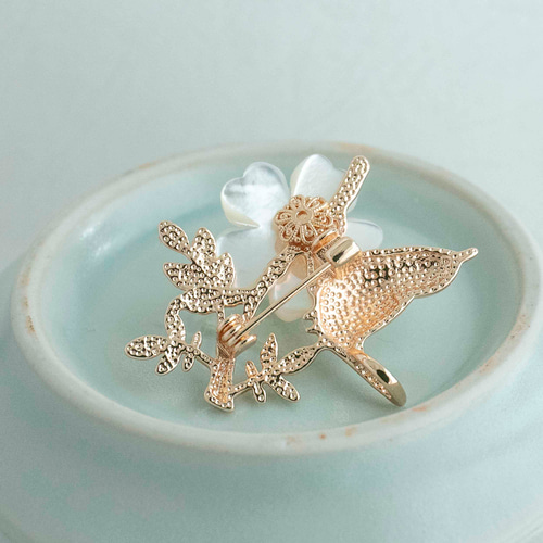 桜と小鳥のブローチ 白蝶貝 シェルフラワー 卒業式・入学式