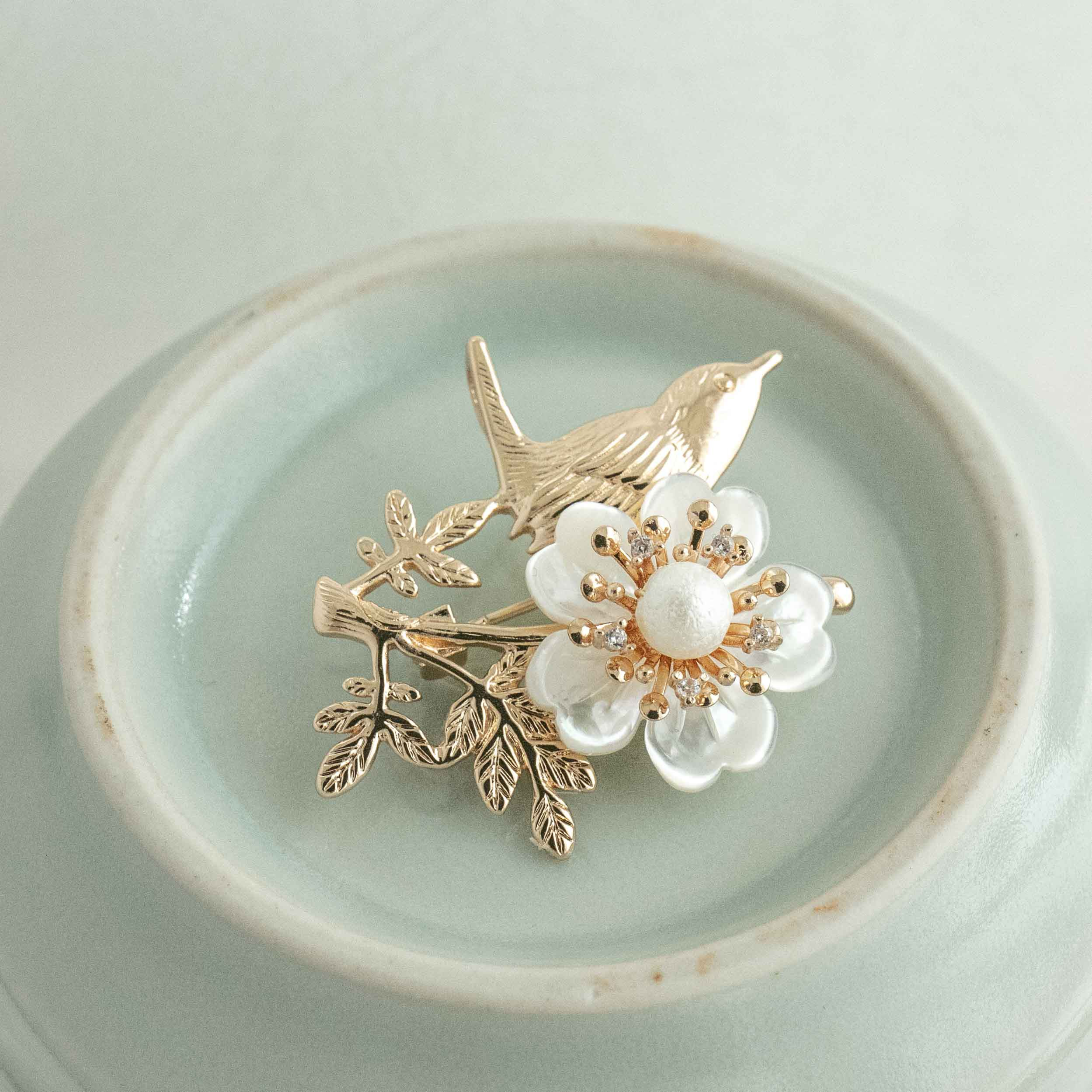 桜と小鳥のブローチ 白蝶貝 シェルフラワー 卒業式・入学式