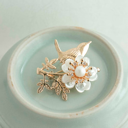 桜と小鳥のブローチ 白蝶貝 シェルフラワー 卒業式・入学式