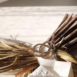 飯田水引と長野県産稲わらのしめ縄飾り：花柄の紙垂❀シャンパンゴールド 2枚目の画像