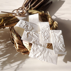 飯田水引と長野県産稲わらのしめ縄飾り：花柄の紙垂❀シャンパンゴールド 3枚目の画像