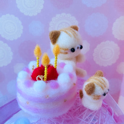 バースデーケーキとネコさん親子・チビネコさんのお誕生日のお祝いです 2枚目の画像