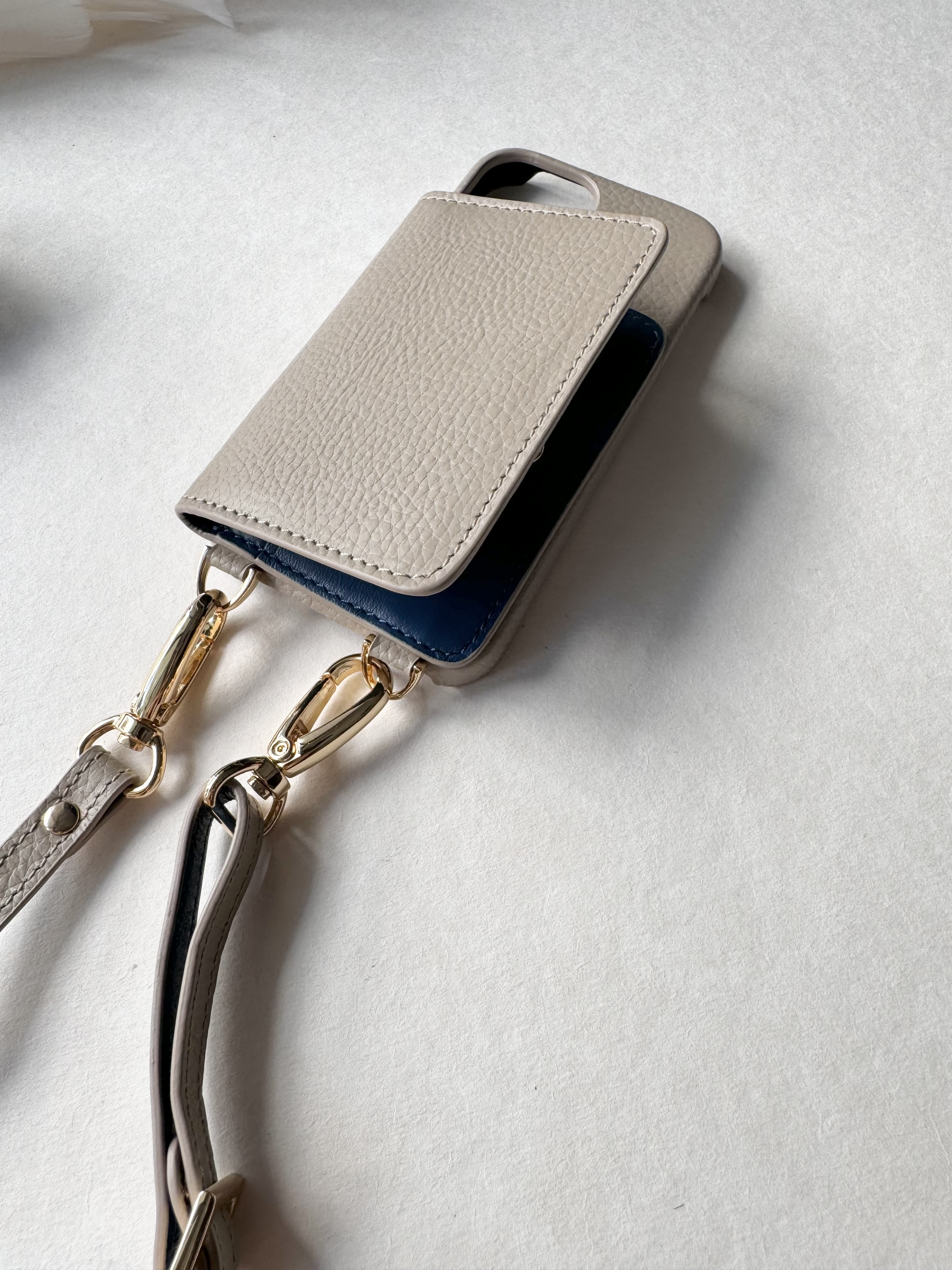 受注製作 Gamuu本革 背面収納 ショルダー名入れiphoneケース 受注製作 Gamuu本革 背面収納 ショルダー名入れiphoneケース