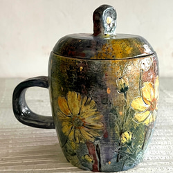 黄秋英の花の彫刻蓋付きコーヒーマグ_陶器マグ 1枚目の画像
