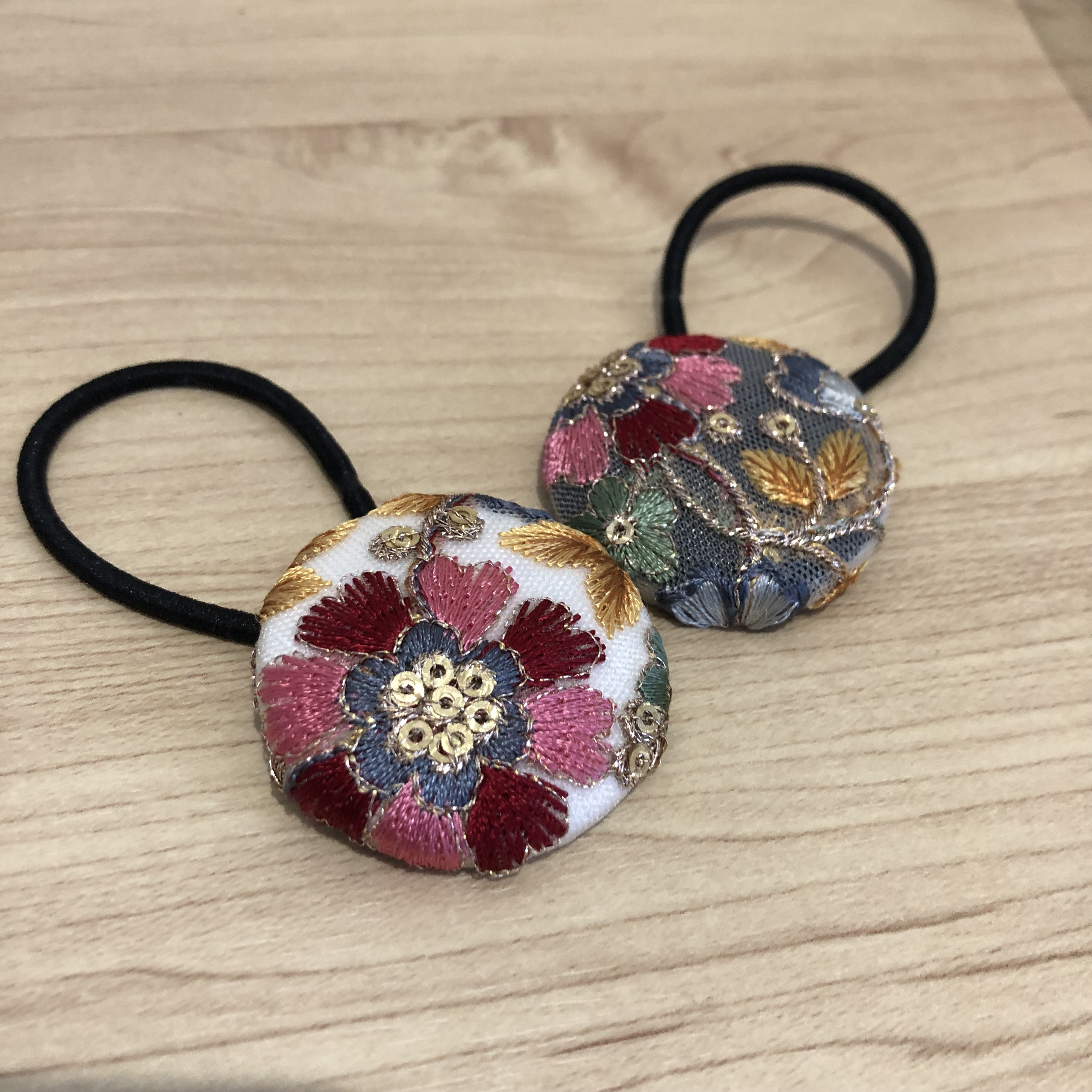 ヘアゴム インド刺繍 U くるみボタン38㎜ 2個セット