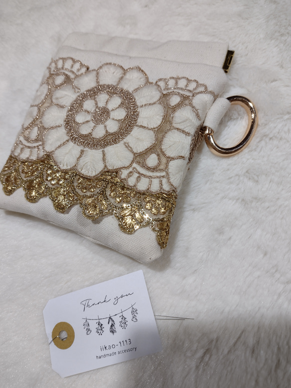 【12㌢バネ口】インド刺繍ポーチ　フラワー　アイボリー　両面　ポーチ　財布　タッセル　カン付き 4枚目の画像