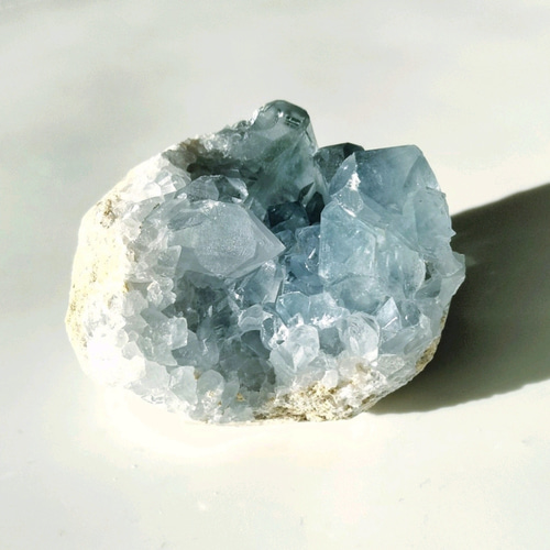 送料無料】天上の青◇セレスタイト原石ジオード 天然石 HAYSTONE