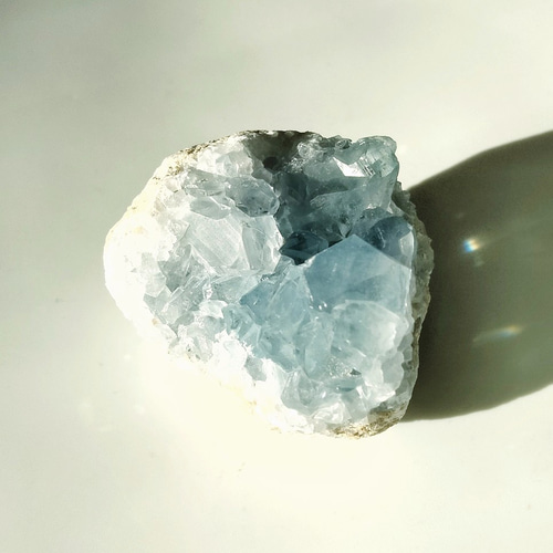 送料無料】天上の青◇セレスタイト原石ジオード 天然石 HAYSTONE