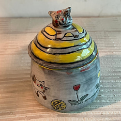 猫と毛糸玉の手練り陶器壺_陶器の茶壺とスパイス壺 1枚目の画像
