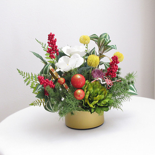 正月飾り～白椿・ピオニー・南天・葉牡丹入りお正月アレンジ 迎春 和風