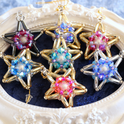 パールとクリスタルビーズの五芒星ピアス/イヤリング ( シアンブルー