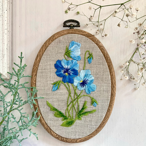 受注製作》ビオラ ボタニカルアートのようなミニ刺繍タペストリー