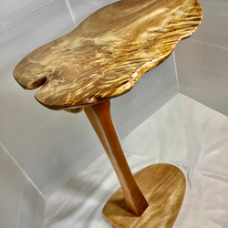 天然木　とち縮杢　折り畳み　サイドテーブル　一点物　手造り 3枚目の画像