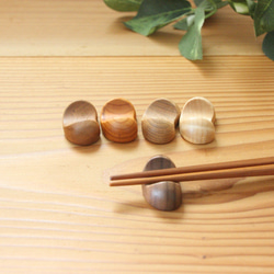 『ワケありな逸品』⑩ 木の箸置き 5個セット　豆形 ミニサイズ 木の種類いろいろ 1枚目の画像