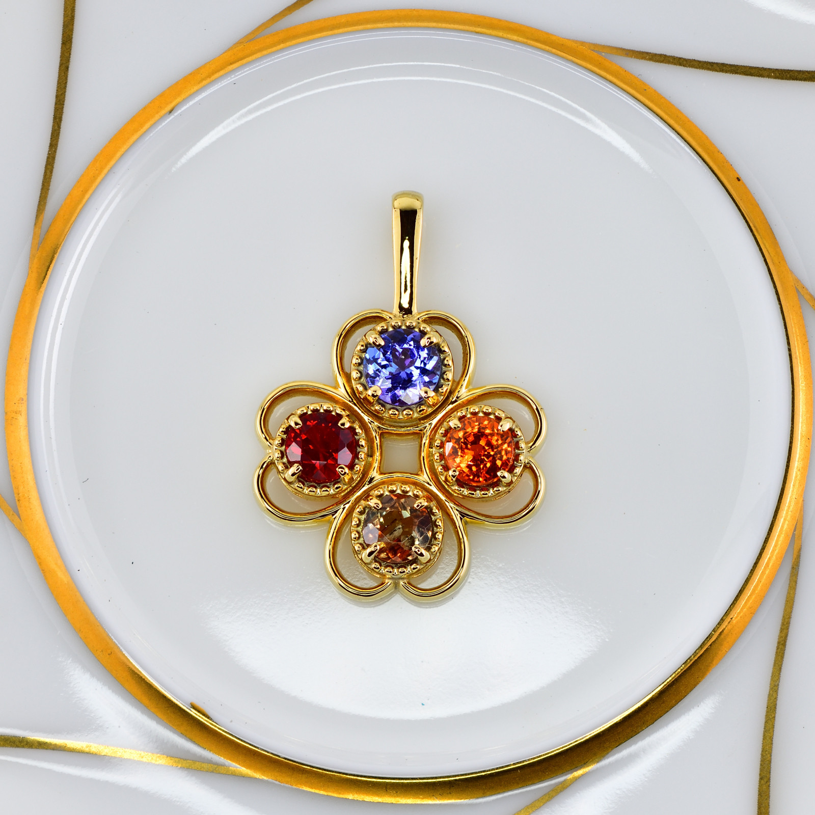 K10YG　4葉のクローバー　4石ペンダントトップ