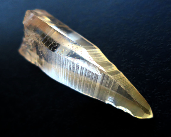 イエロー(ゴールド)レムリアン クリスタル c Yellow (gold) Lemurian seed 1枚目の画像