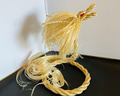 精麻しめ縄龍　紙垂　水晶10mm宝珠付き　ご注文を受けてから作成いたします。 精麻しめ縄龍紙垂水晶10mm宝珠付きご注文を受けてから作成いたします。