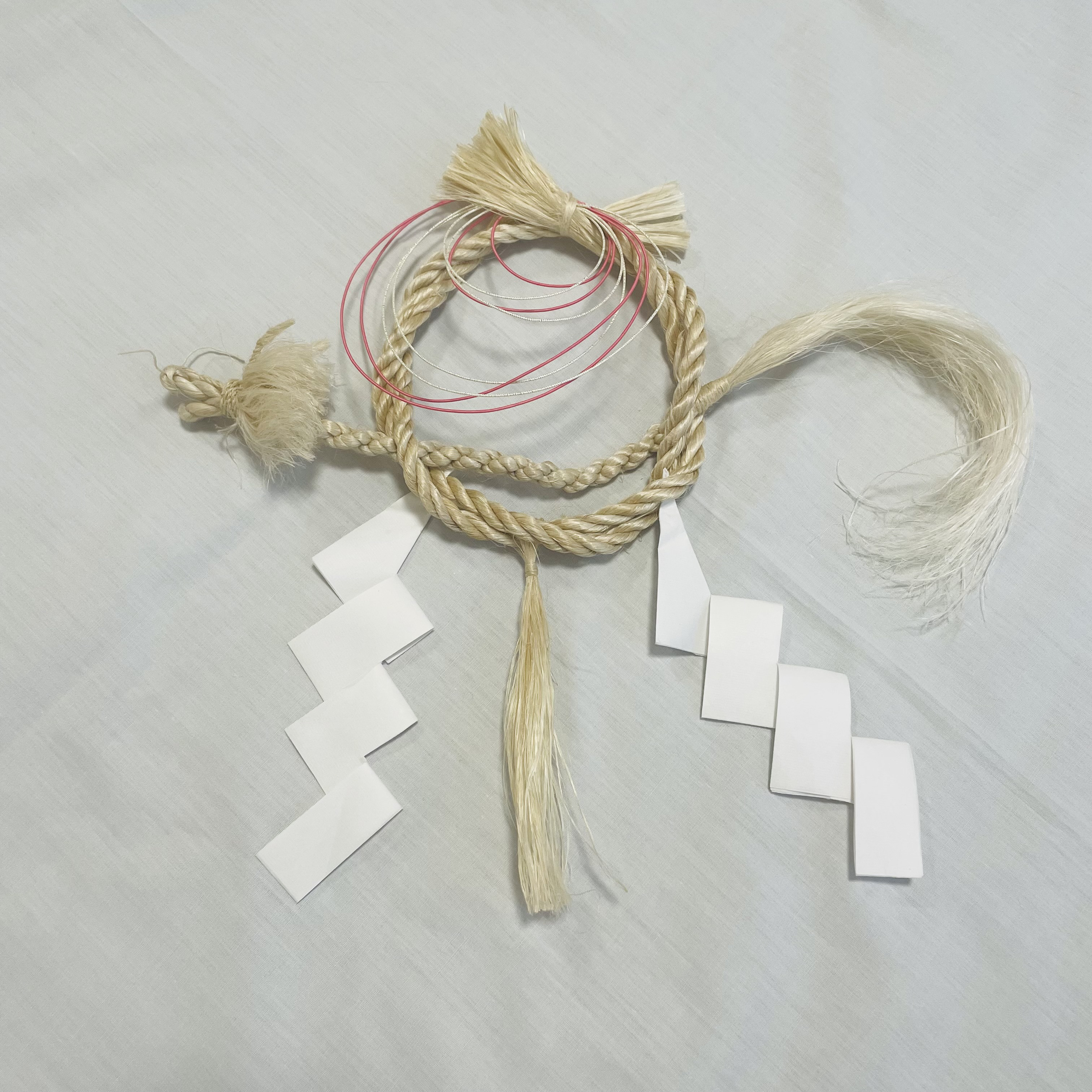 精麻しめ縄龍　紙垂　水晶10mm宝珠付き　ご注文を受けてから作成いたします。