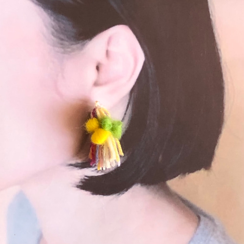 ふわふわ 毛糸タッセル 羊毛フェルトのリボン ピアス/イヤリング