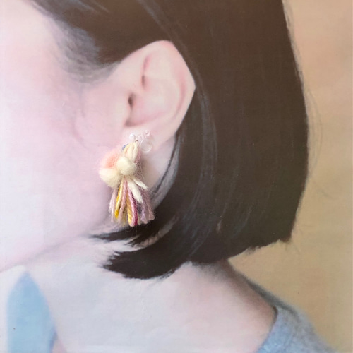 ふわふわ 毛糸タッセル 羊毛フェルトのリボン ピアス/イヤリング