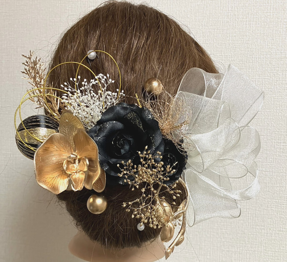 オーガンジーリボンの黒薔薇髪飾り 1枚目の画像