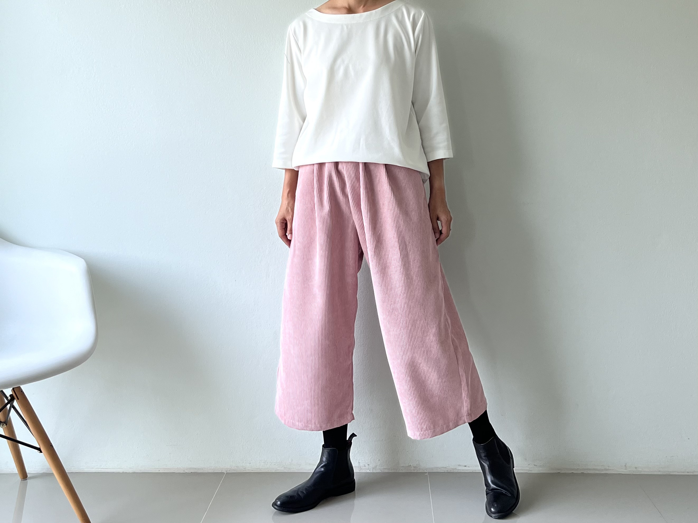 【春待ち桜色】重たく見えない-大人のリラックス・コーデュロイワイドパンツ（ピーチピンク）  P590