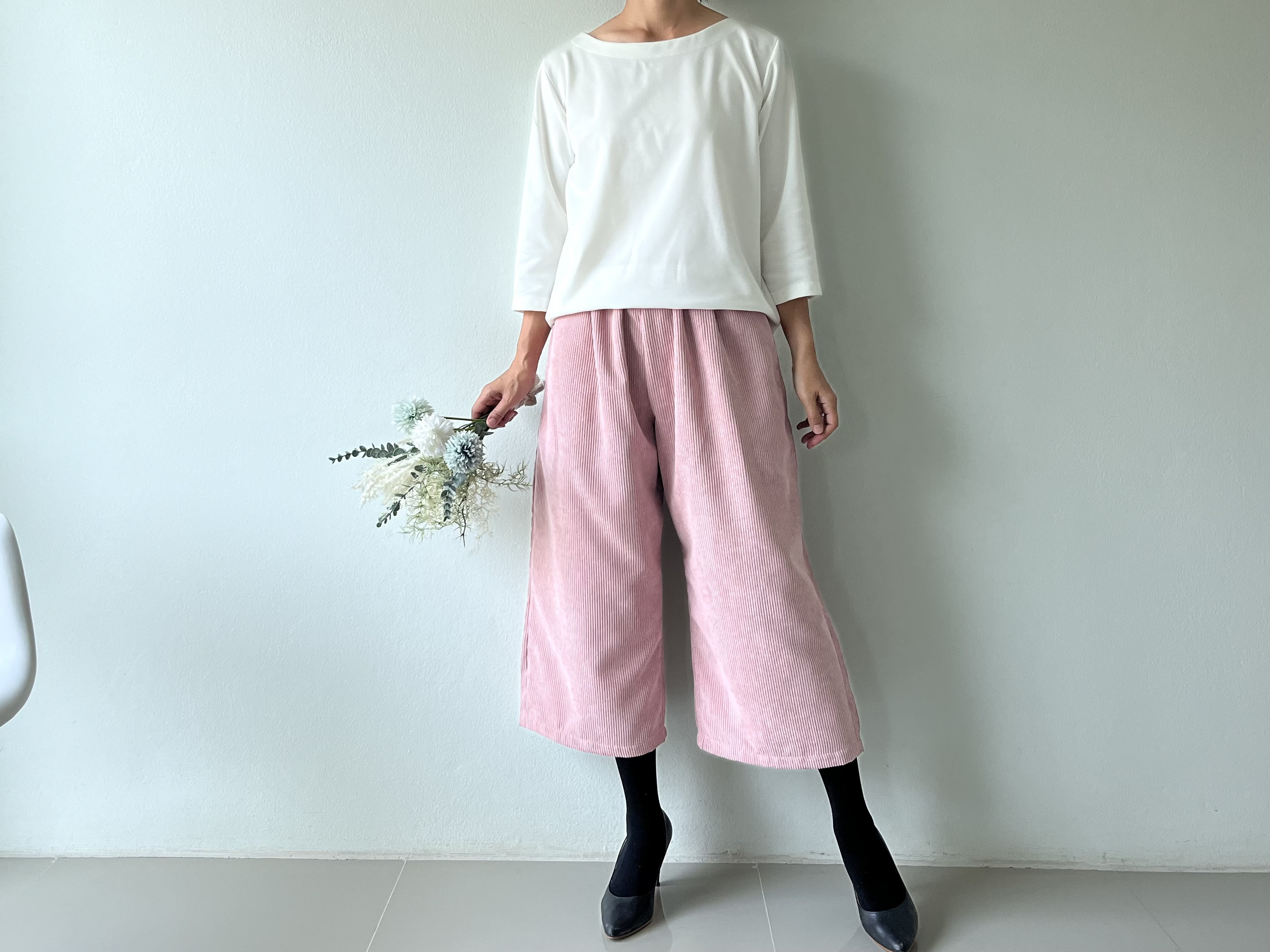 【春待ち桜色】重たく見えない-大人のリラックス・コーデュロイワイドパンツ（ピーチピンク）  P590