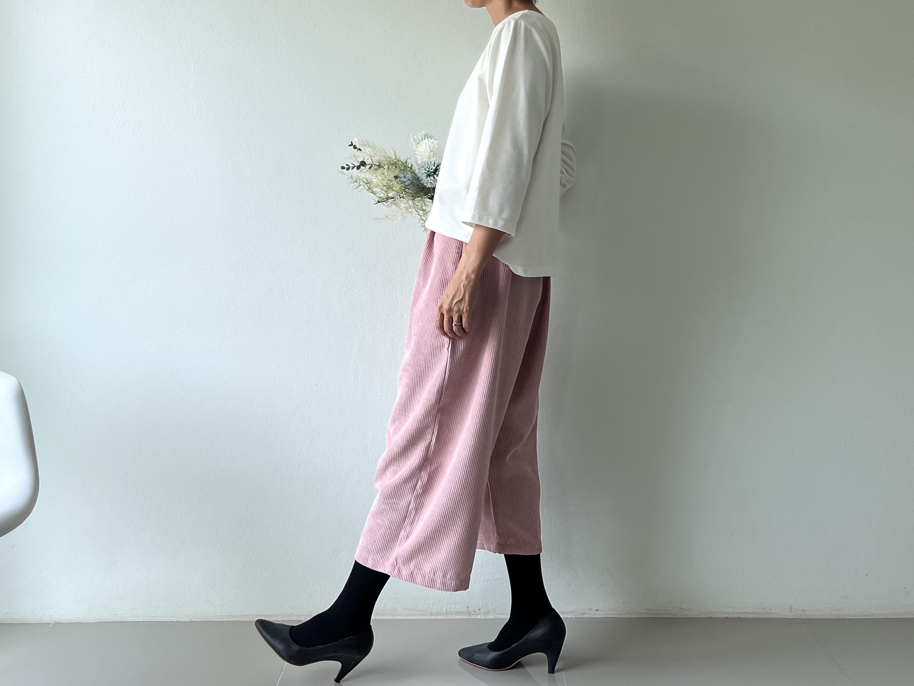 【春待ち桜色】重たく見えない-大人のリラックス・コーデュロイワイドパンツ（ピーチピンク）  P590