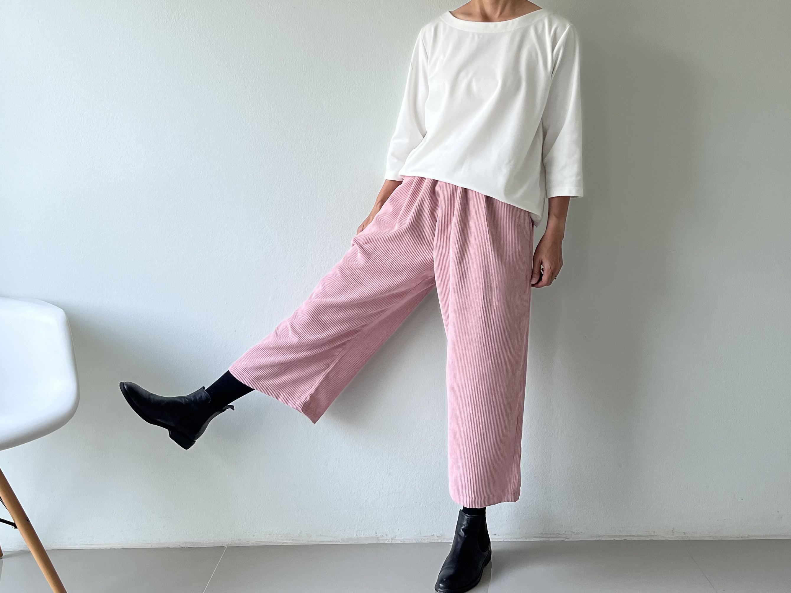 【春待ち桜色】重たく見えない-大人のリラックス・コーデュロイワイドパンツ（ピーチピンク）  P590