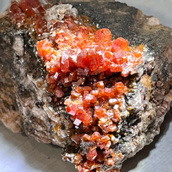 永遠の愛の印✨　バナジナイト　バナジン鉛鉱　原石　ラフストーン 2枚目の画像