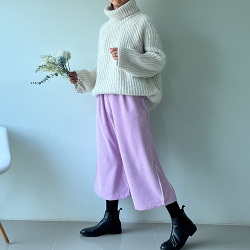 春に向けてライラック パープル ゆったりワイドパンツ 一枚で