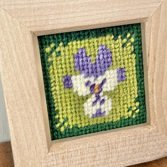 〔紡ぎ糸〕ニードルポイント　ビオラ　白紫 2枚目の画像