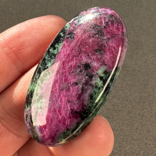 高品質 ルビーインゾイサイト 46ミリ ルース nl8936 天然石 pinky 通販
