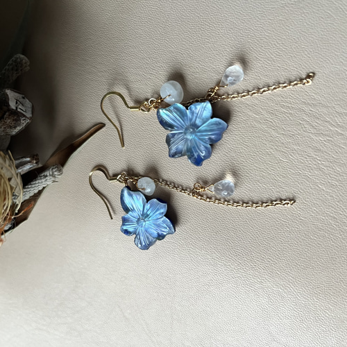 水晶 カービングピアス