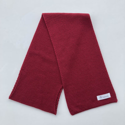 『ポコポコ』と表情豊かな【カノコ編み】のサッと巻けるコンパクトミニマフラー　【ワインレッド】 6枚目の画像