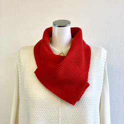 『ポコポコ』と表情豊かな【カノコ編み】のサッと巻けるコンパクトミニマフラー　【スカーレット】 3枚目の画像