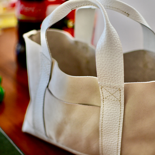 本革キャンバストートバッグスタイルのレザーバッグ お出かけに便利