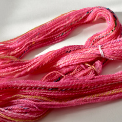 tenna + 手つむぎ毛糸  手紡ぎ糸 毛糸 メリノウール ピンク  約15g #5113 4枚目の画像