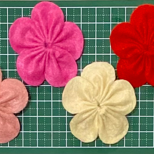 フェルト お花10個 デコパーツ yuzu-star 通販 17041775｜Creema